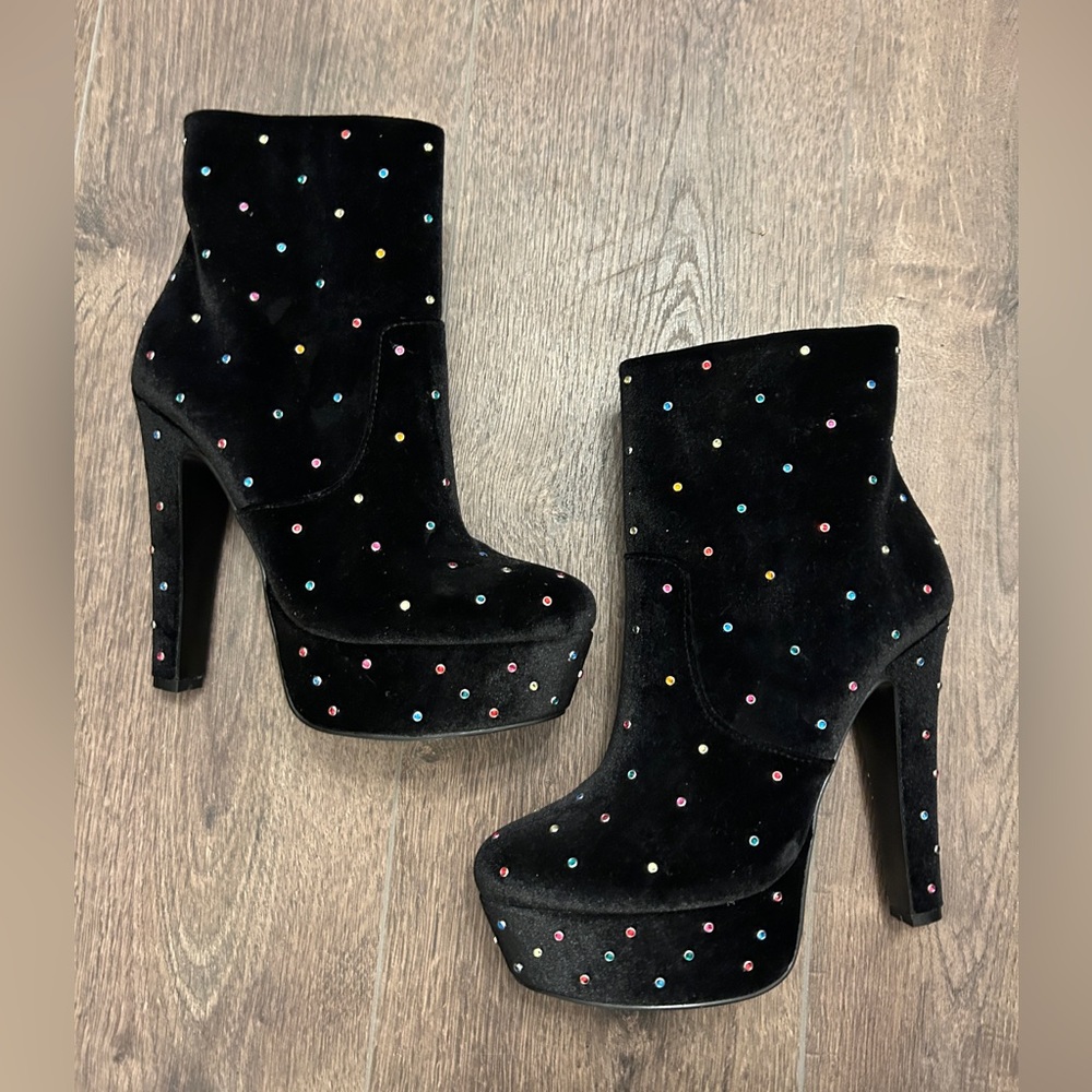 KURT GEIGER - SPEAR STUDDED VELVET ANKLE BOOTS SIZE 38